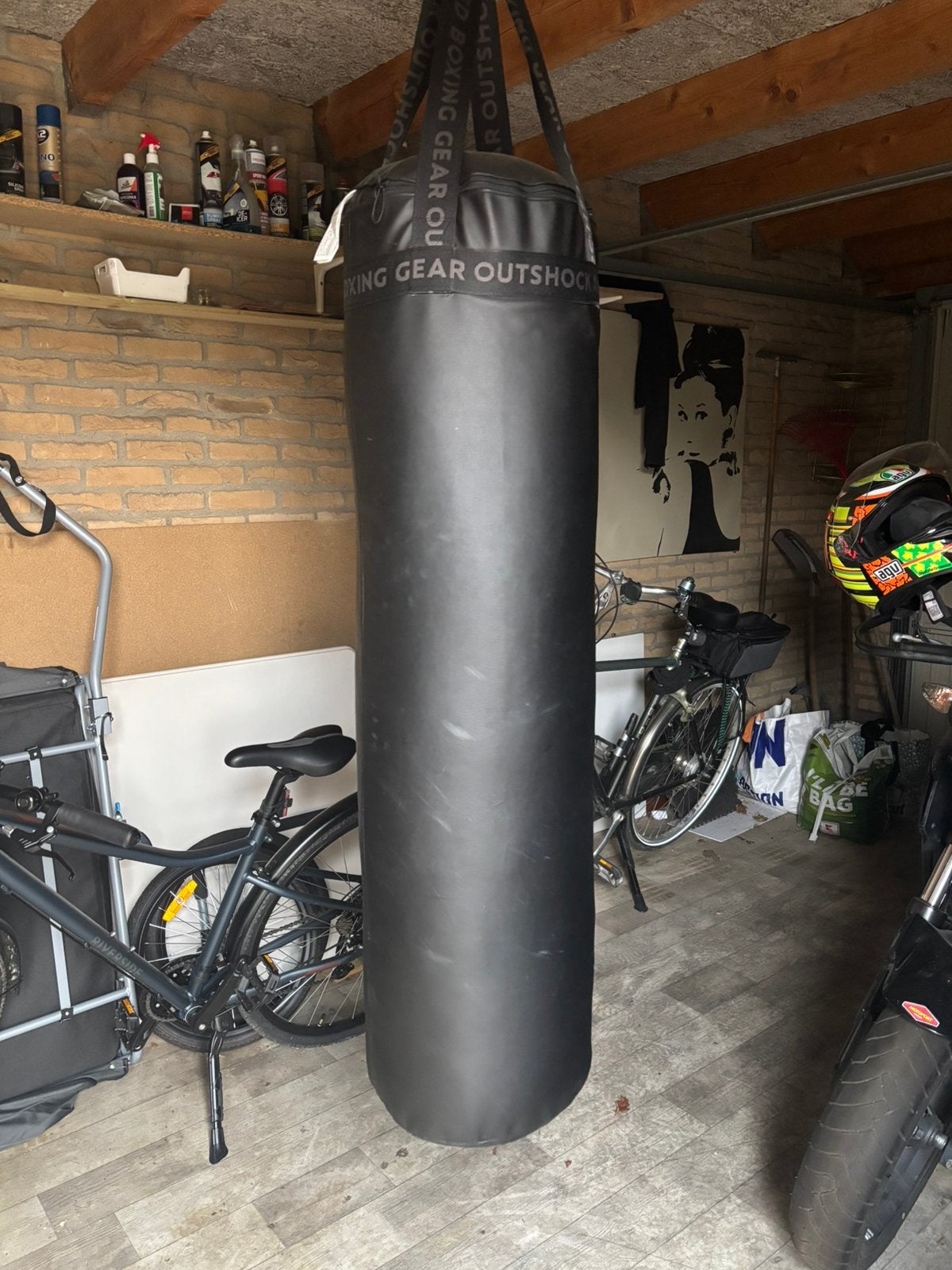 OUTSHOCK bokszak 32 kg – nette staat, Sport en Fitness, Boksen, Ophalen, Zo goed als nieuw, Bokszak