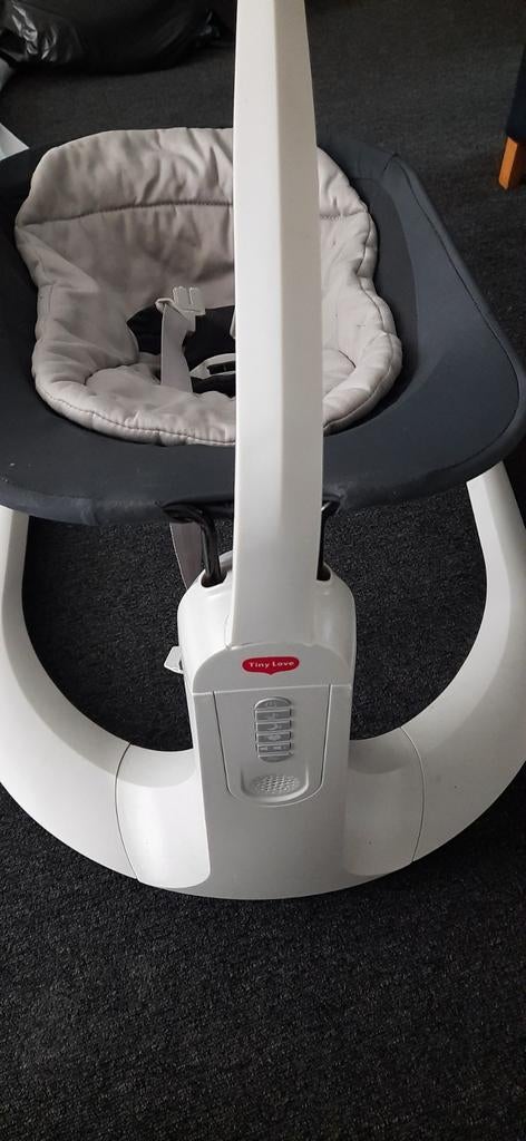 Tiny Love Wipstoel met muziek en trillingen werkt met USB, Kinderen en Baby's, Wipstoeltjes, Gebruikt, Wipstoel, Met gordel(s) of riempje(s)