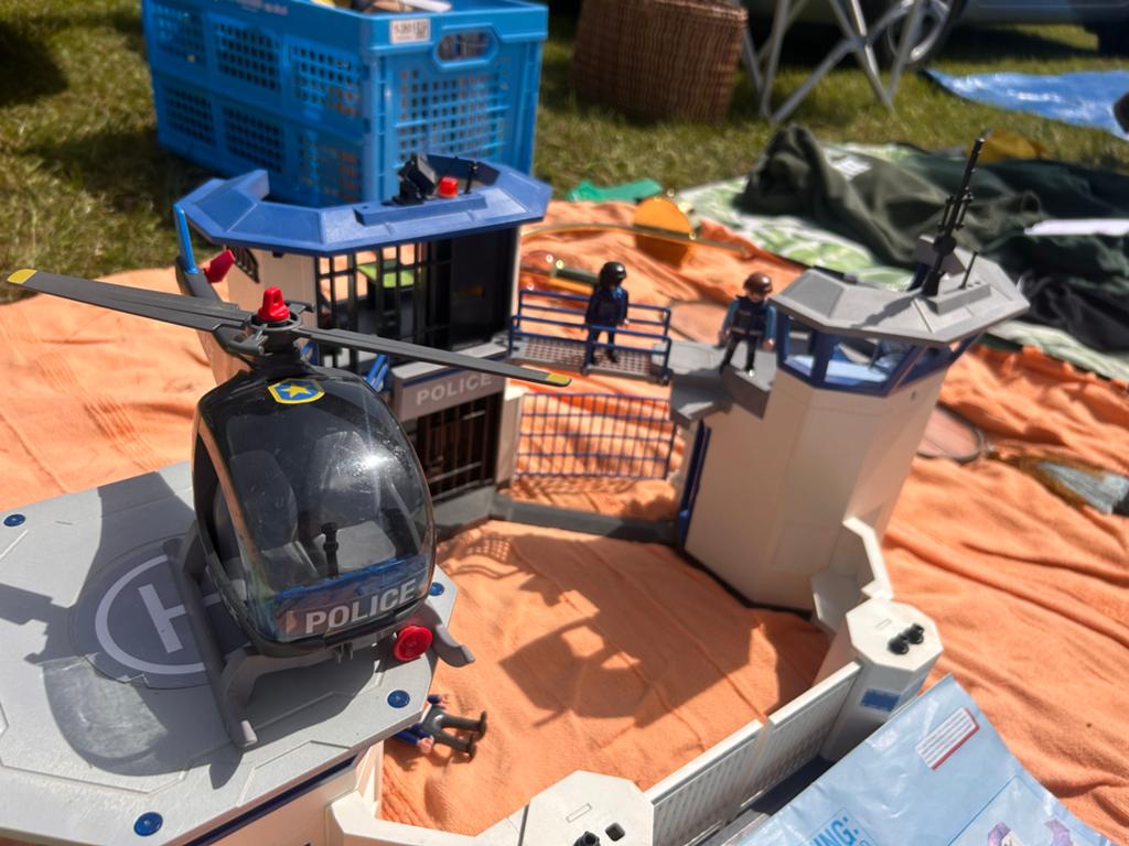 Playmobil Politiebureau met helikopter en figuren, Ophalen of Verzenden, Gebruikt, Complete set