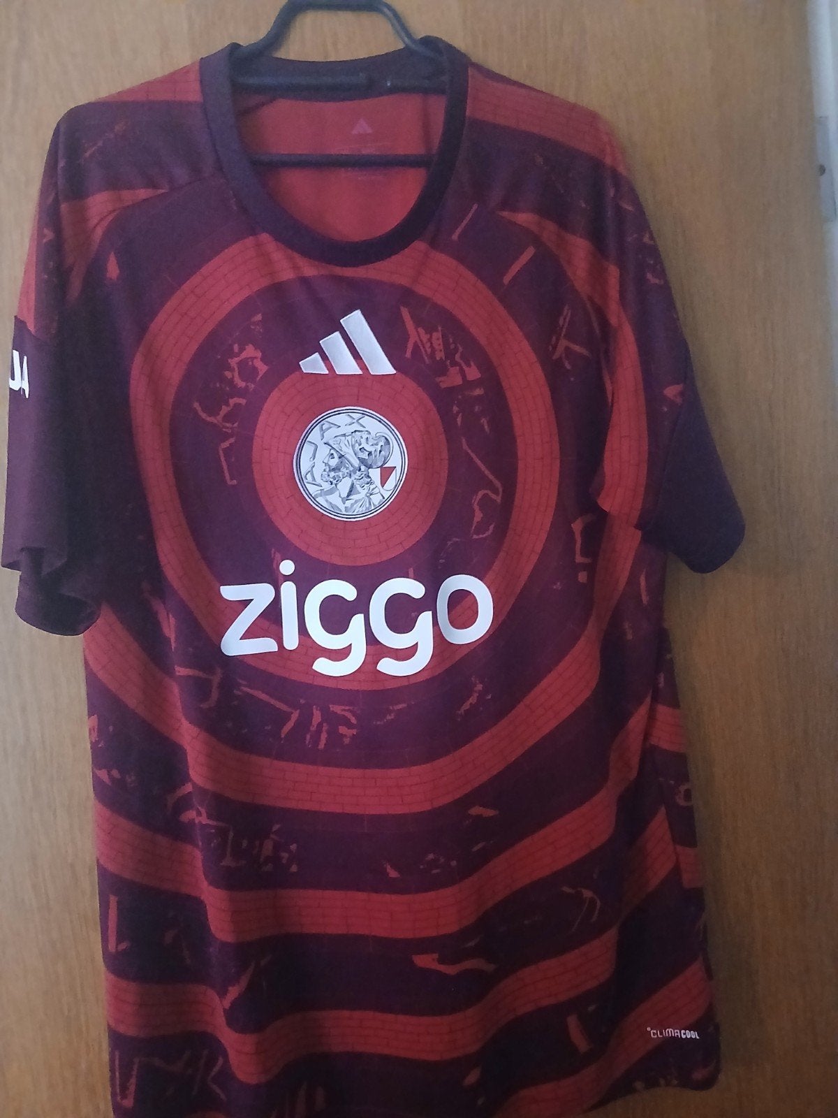 Ajax shirts: Bob Marley (L) en Rood (XL) - Zo goed als nieuw, Kleding | Heren, Ophalen, Maat 52/54 (L), Zwart, Zo goed als nieuw
