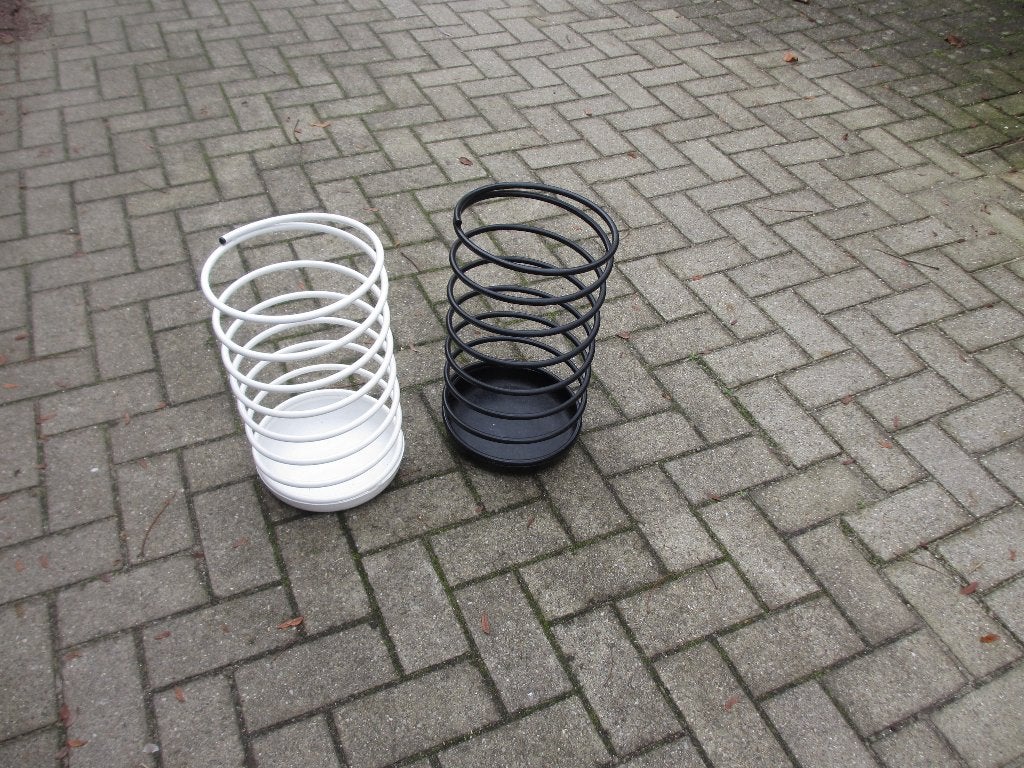 Vintage Wit + Zwart metalen spiraal paraplubak 70/80