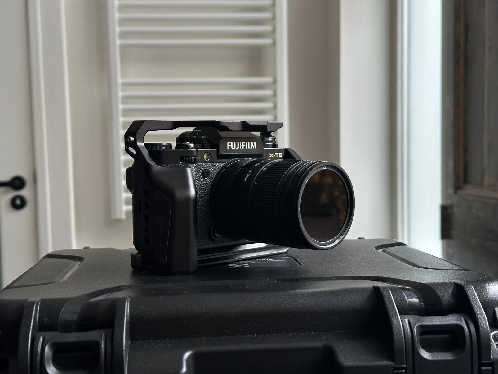 Fujifilm X-T5 + Sigma 18-50mm F2.8 + SmallRig, Audio, Tv en Foto, Fotocamera's Digitaal, Ophalen, Screenprotector, GPS, Zo goed als nieuw