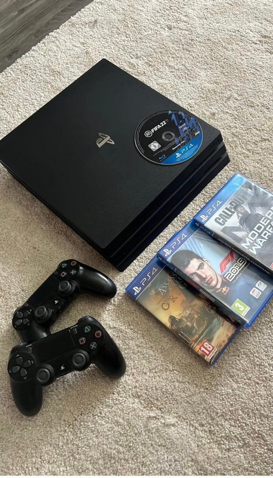 PlayStation 4 Pro + 2 Controllers + 4 Games, Spelcomputers en Games, Spelcomputers | Sony PlayStation 4, Gebruikt, Pro, 1 TB, Met 2 controllers