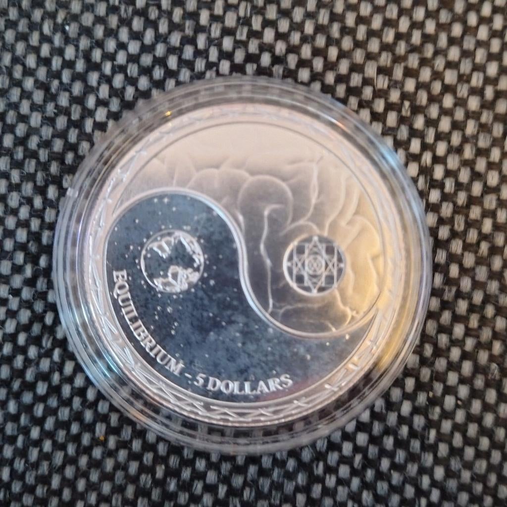 1 Oz zilveren munt Equilibrium 5 dollar, Ophalen of Verzenden, Zilver