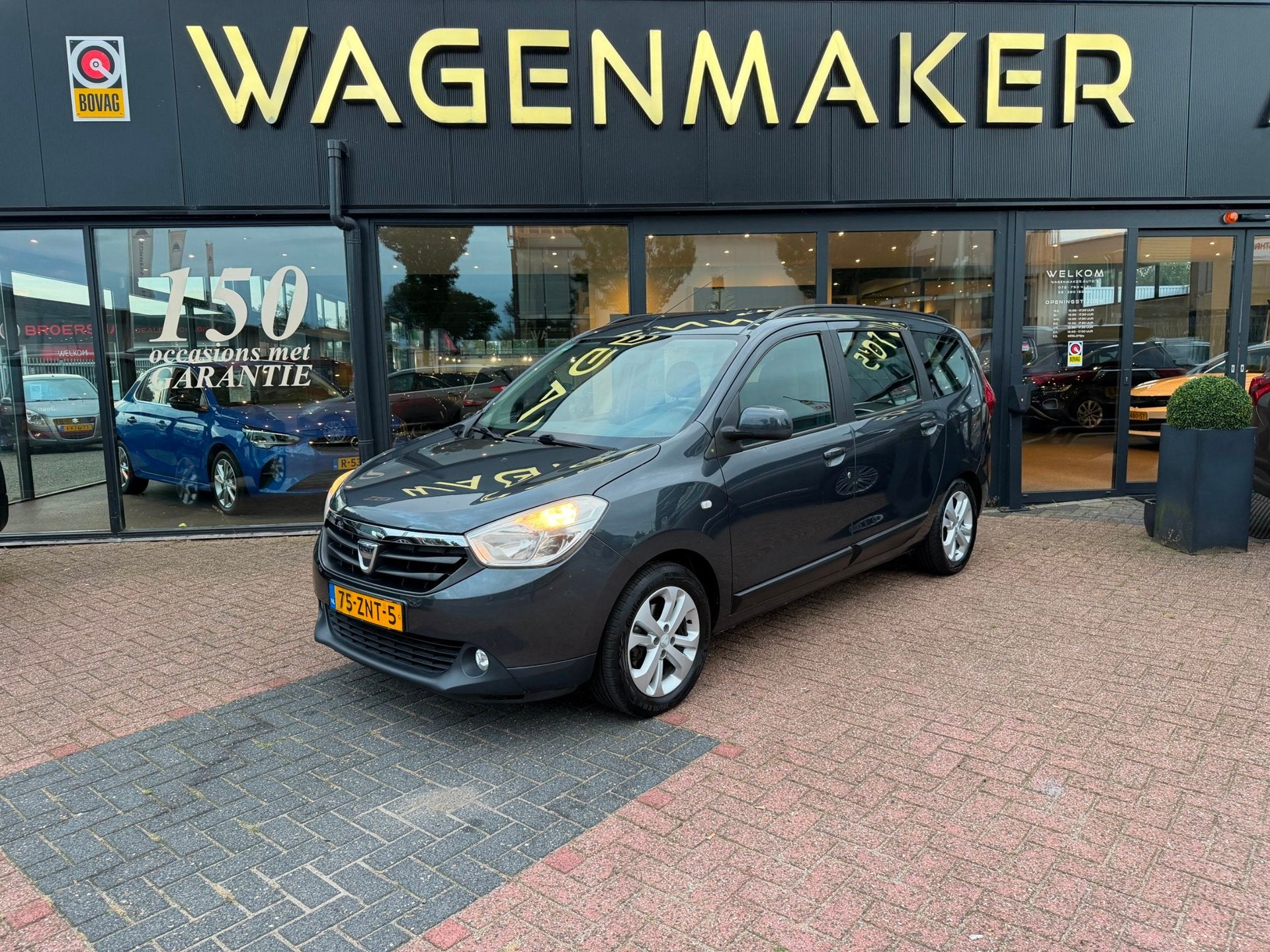 Dacia Lodgy 1.2 TCe Prestige 7p. Airco|NAVI|Nieuwe Ketting!, Auto's, Voorwielaandrijving, Stof, Gebruikt, 4 cilinders