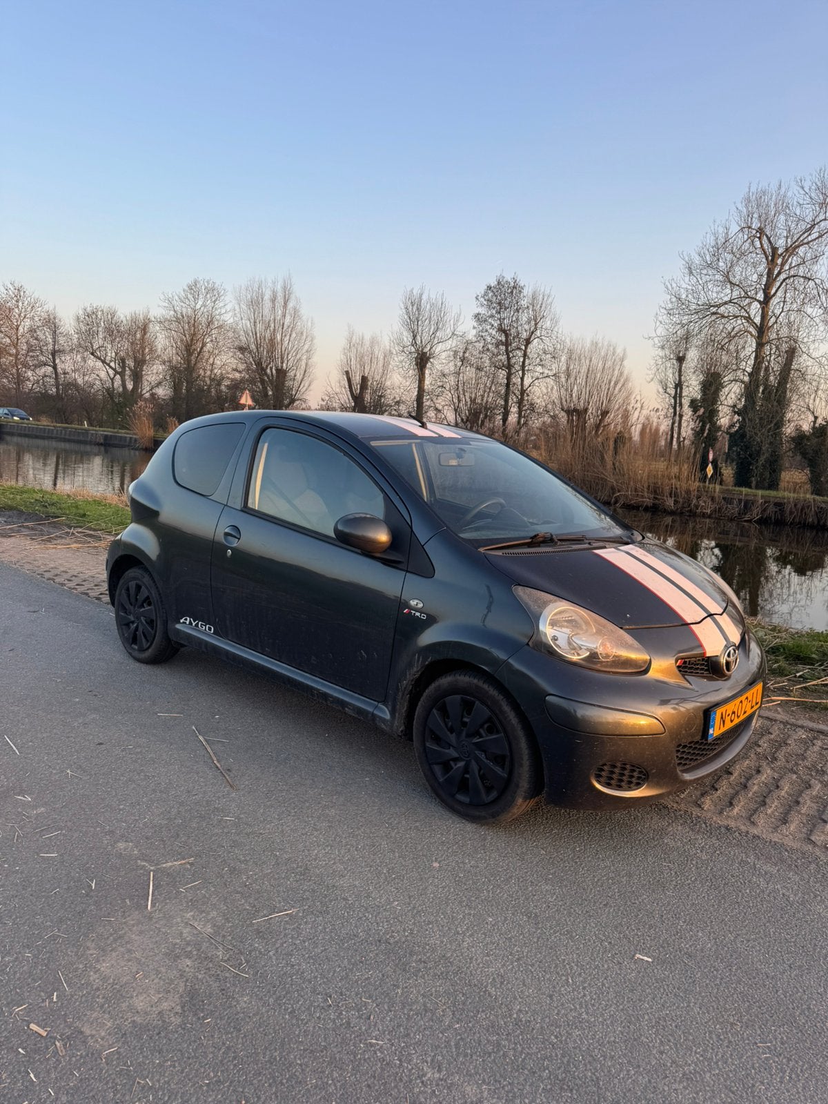 Toyota Aygo 1.0 12V Vvt-i 3DRS MMT 2009 Grijs, Voorwielaandrijving, 4 cilinders, 4 stoelen, 68 pk