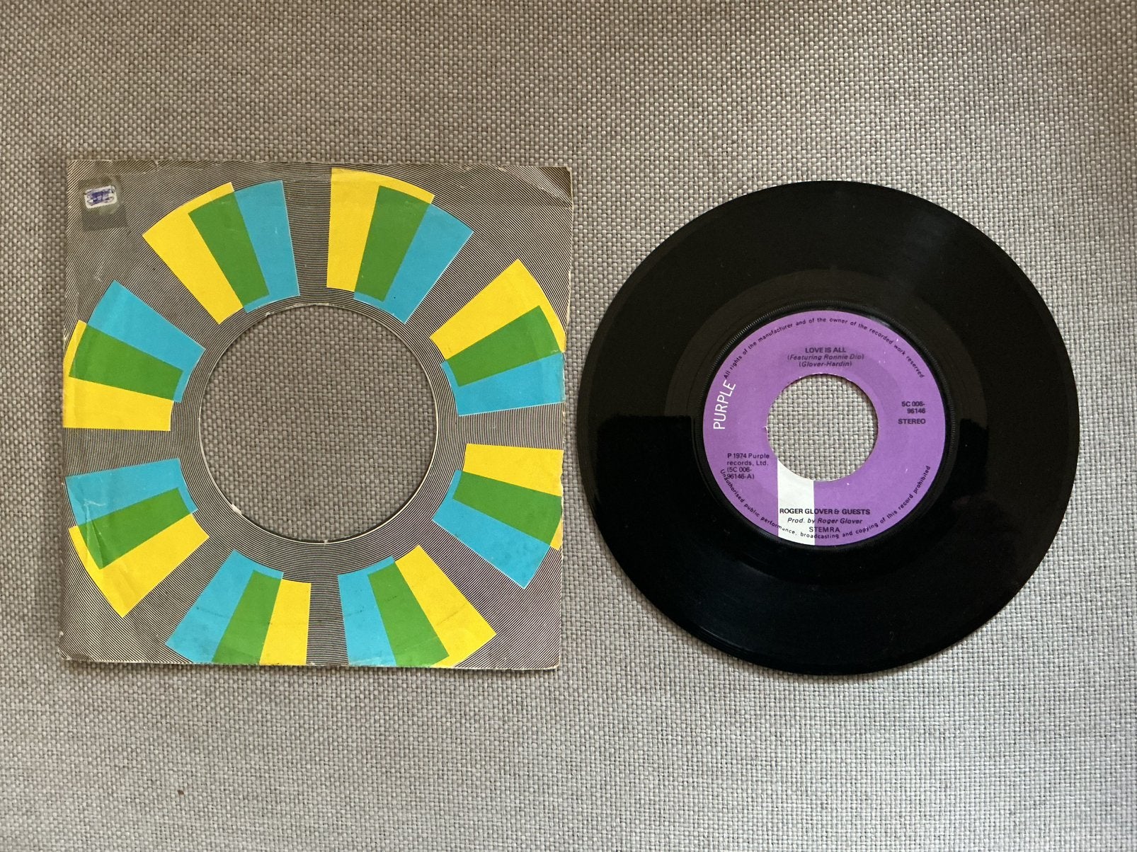 Roger Glover (Deep Purple) single vinyl. Love is all., Cd's en Dvd's, Ophalen of Verzenden, Gebruikt, Rock en Metal
