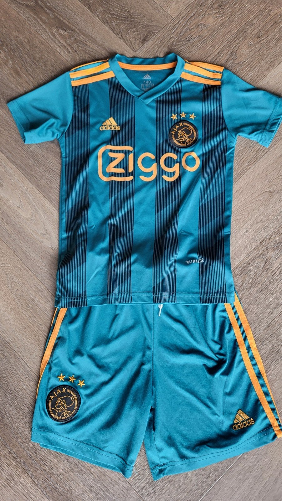 Origineel Ajax uit tenue maat 140, Kinderen en Baby's, Kinderkleding | Maat 140, Adidas, Gebruikt, Ophalen of Verzenden, Setje