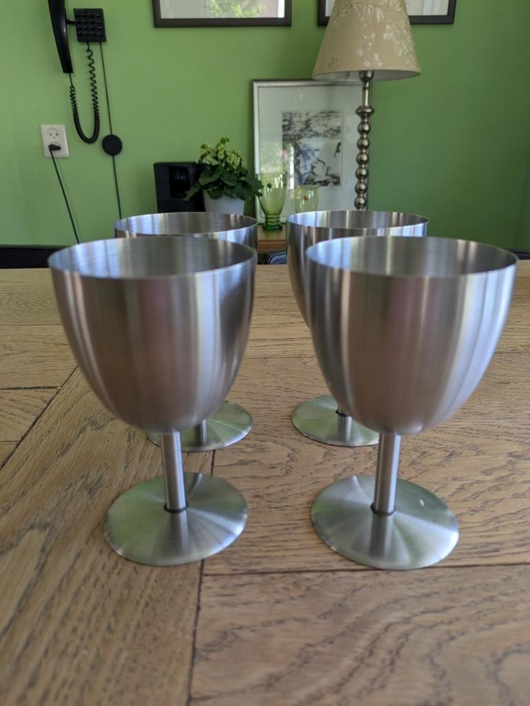 Vier metalen wijnglazen of dessertglazen Hema, Huis en Inrichting, Keuken | Servies, Overige materialen, Ophalen of Verzenden