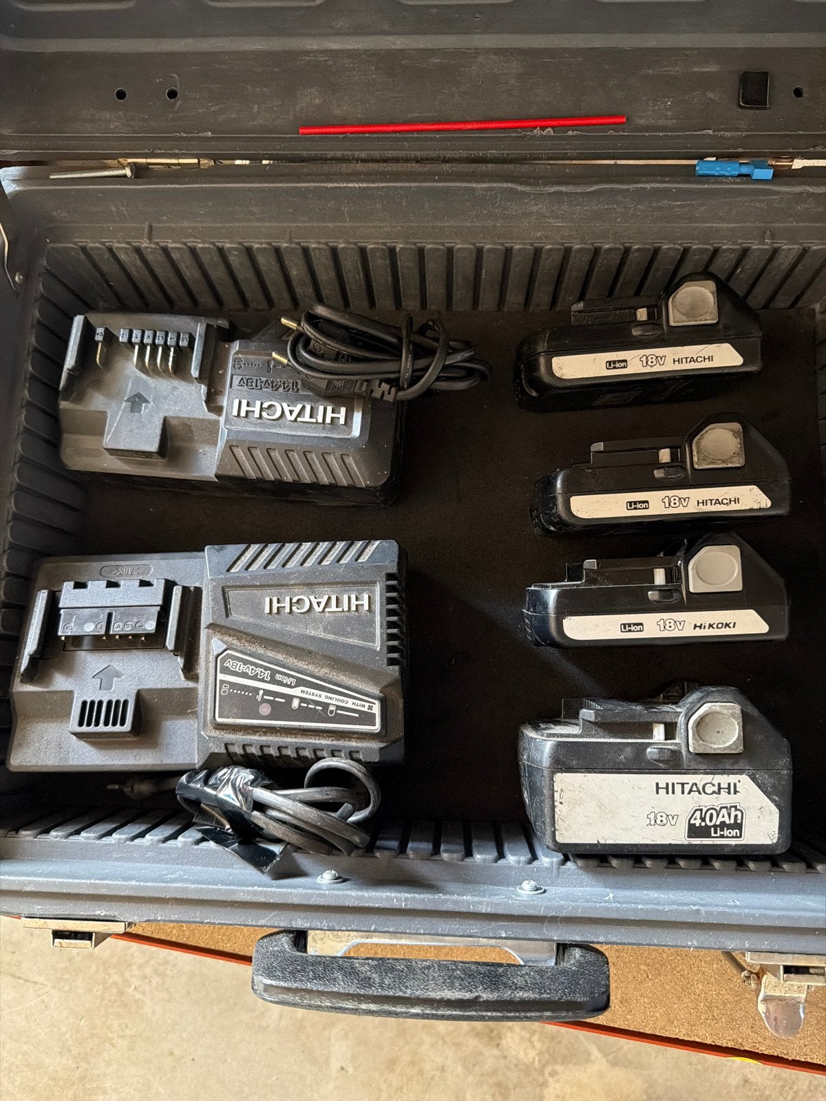 HITACHI laders en accu's (2 laders, 4 accu's), Ophalen of Verzenden, Gebruikt