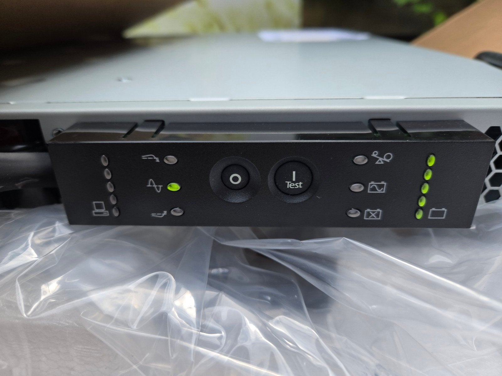 APC Smart-UPS 750VA USB RM 1U (SUA750RMI1U) - Nieuwstaat, Ophalen, Nieuw