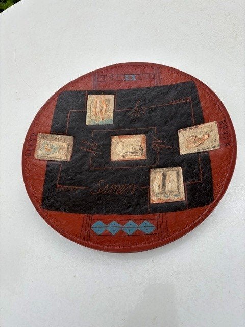 Houten rond schotel Kunst gesigneerd, Antiek en Kunst, Kunst | Designobjecten, Ophalen of Verzenden