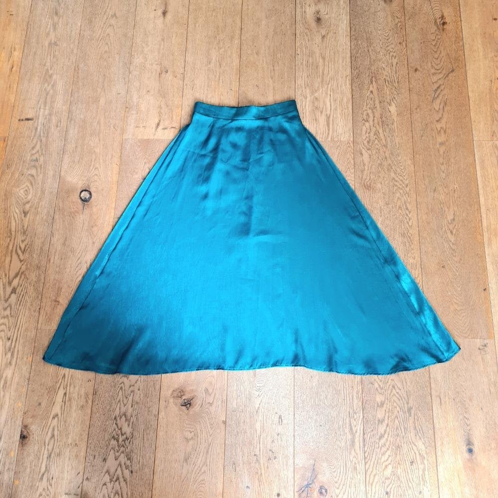 Tealgroene satijnen glanzende elegante A-lijn maxi rok, Maat 38/40 (M), Ophalen of Verzenden, Vintage Love, Gedragen