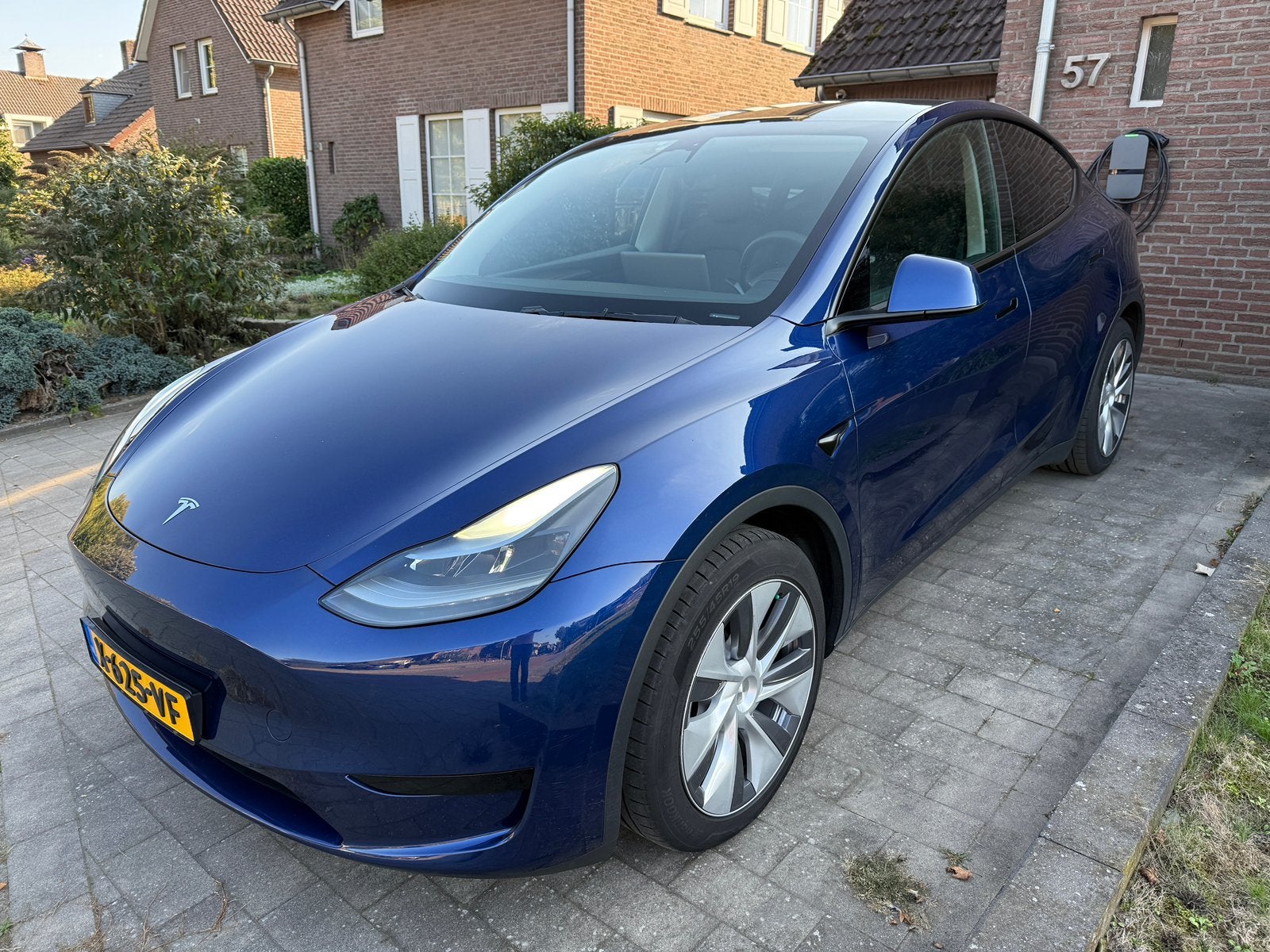 Tesla Model Y RWD 58kWh | 2024 | Blauw | SoH 93% | Trekhaak, Auto's, Automaat, Achterwielaandrijving, Zwart, 23 min