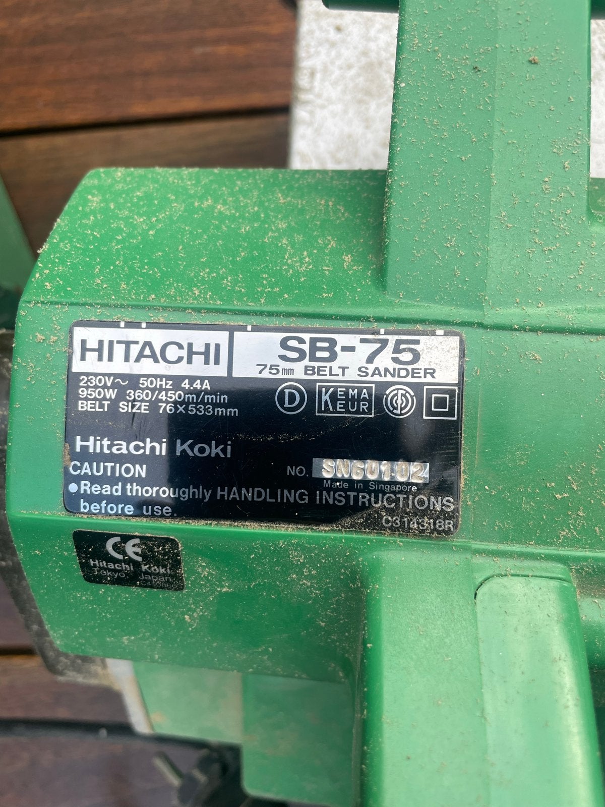 Hitachi SB-75 Bandschuurmachine 950W met metalen koffer, Verzenden, Gebruikt, 600 tot 1200 watt, Bandschuurmachine