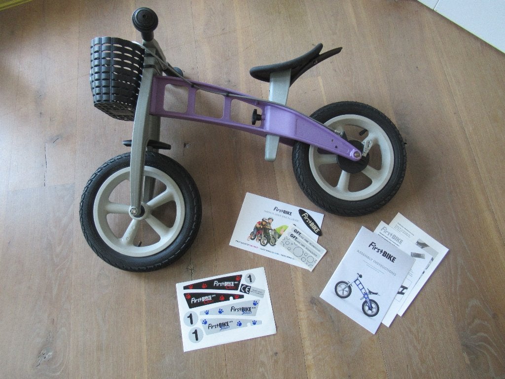 FirstBIKE Loopfiets paars met rem en mandje. Eigenlijk nieuw, Ophalen of Verzenden, Nieuw, Loopfiets