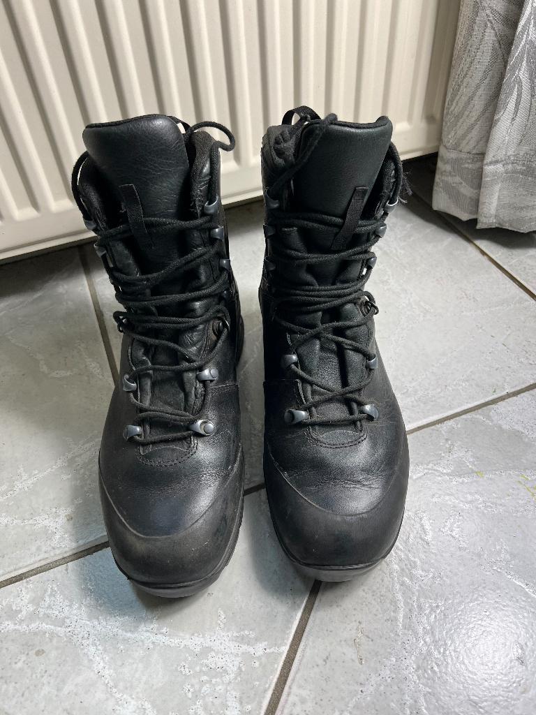 Z.G.A.N. paar HAIX Mondo legerschoenen maat 285B. 44,5, Sport en Fitness, Bergsport en Wandelen, Verzenden, Zo goed als nieuw