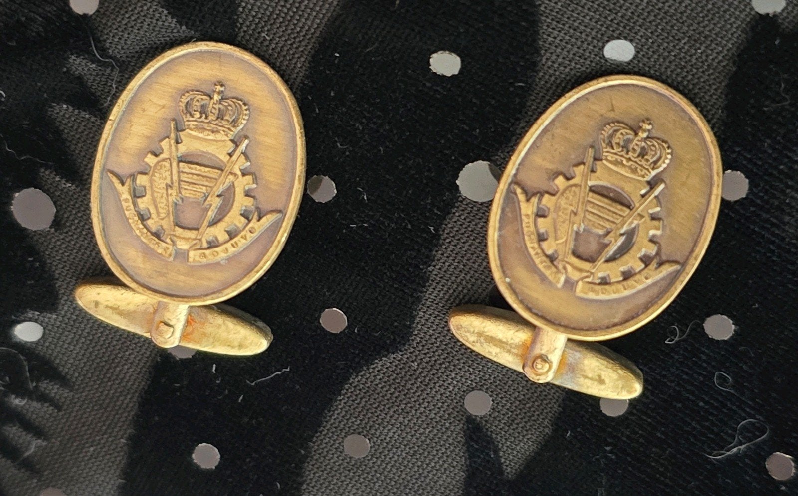 Vintage Manchetknopen met Uniek Embleem, Ophalen of Verzenden, Gebruikt, Overige materialen