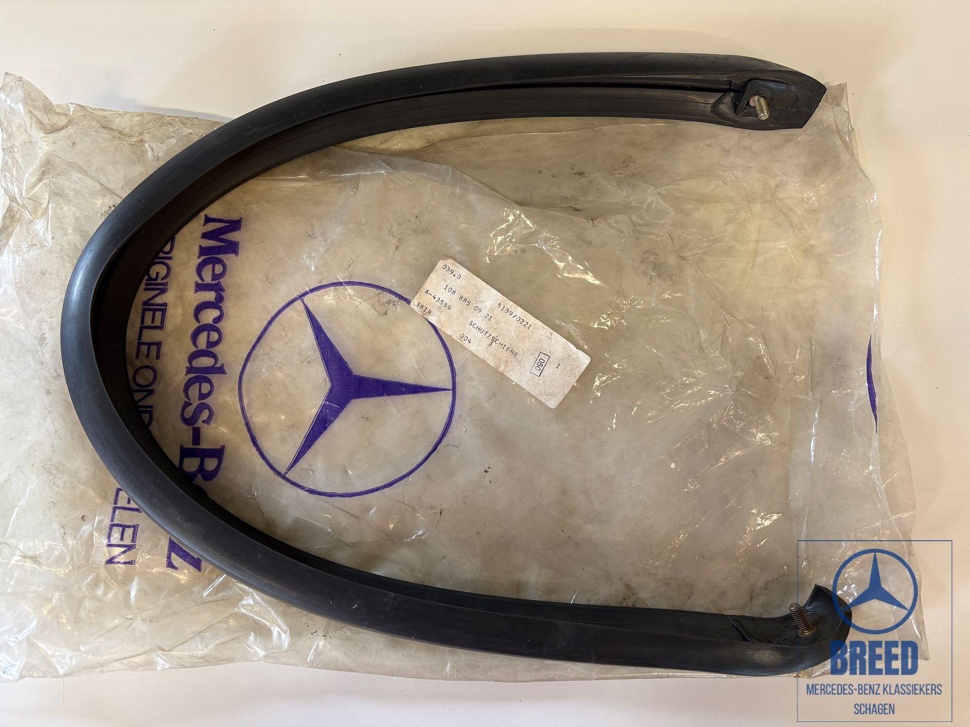 NOS beschermstrip voorbumper links Mercedes-Benz W108 W109, -, Nieuw, Ophalen of Verzenden, -