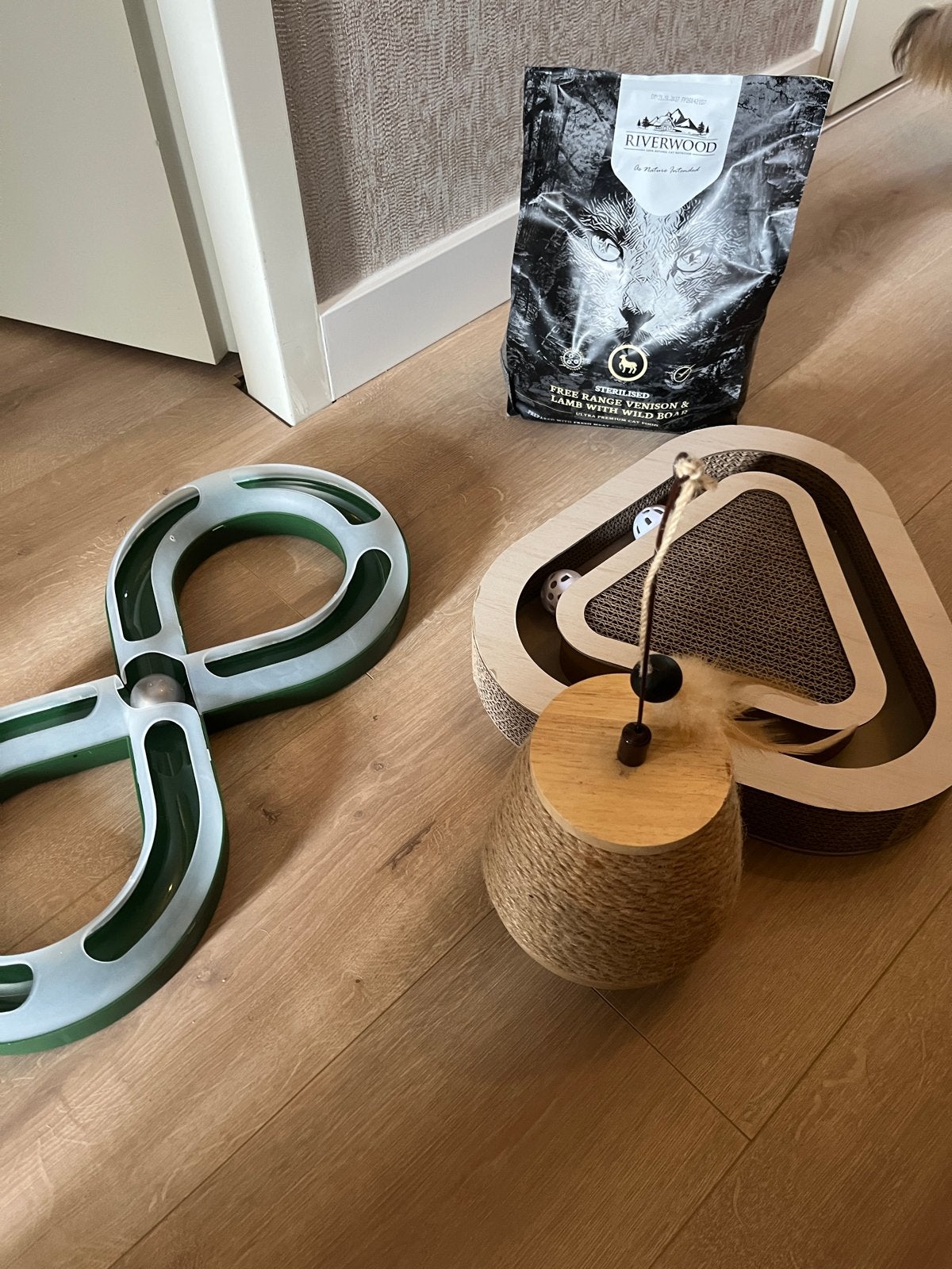 Riverwood katten voer - katten speeltjes, Ophalen, Nieuw