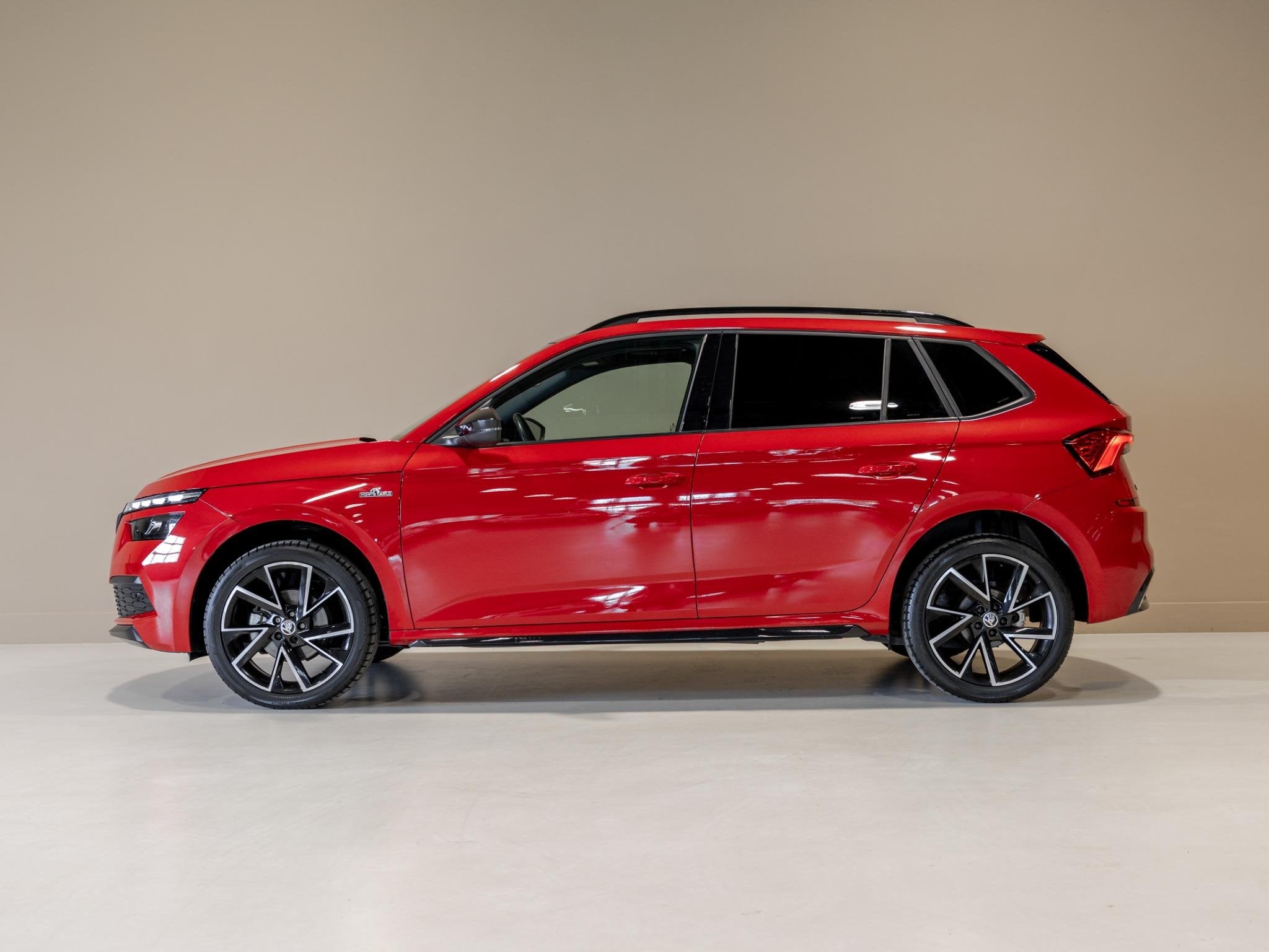 Skoda Kamiq 1.0 TSI Monte Carlo / 110pk / Panorama dak / Ach, Auto's, Gebruikt, Met garantie (alle), Origineel Nederlands, 3 cilinders