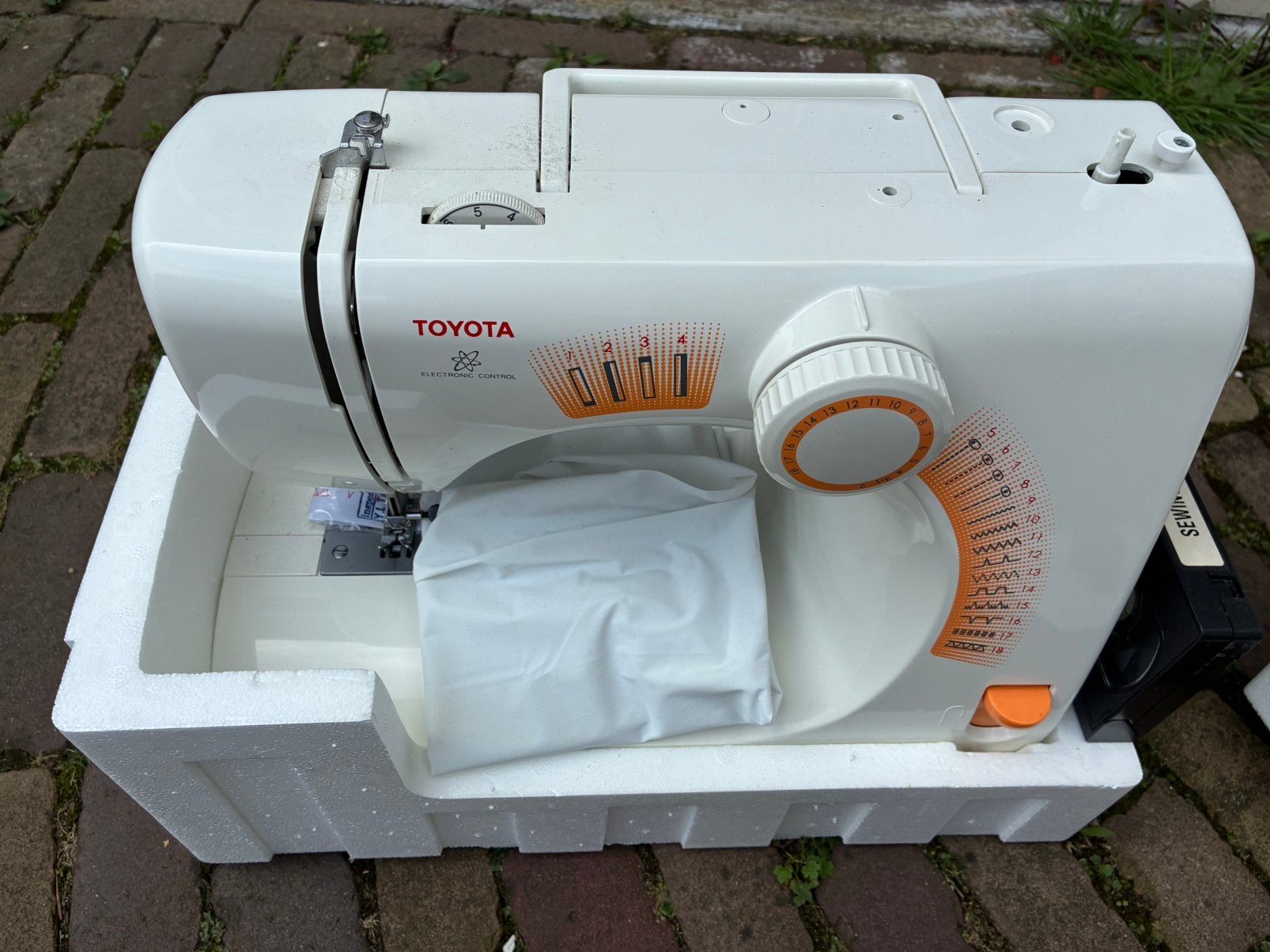 Toyota naaimachine, Ophalen, Nieuw, Naaimachine