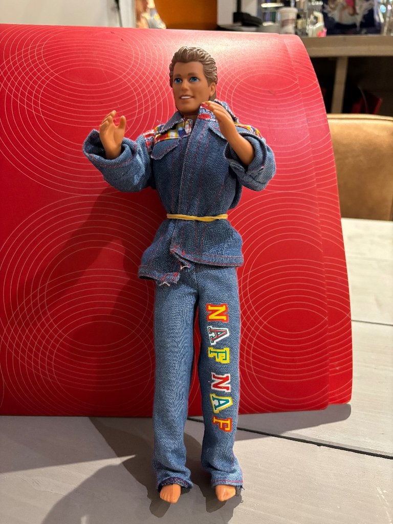Naf Naf Barbie pop Ken van Mattel uit 1993, Verzamelen, Poppen, Ophalen of Verzenden, Zo goed als nieuw, Pop