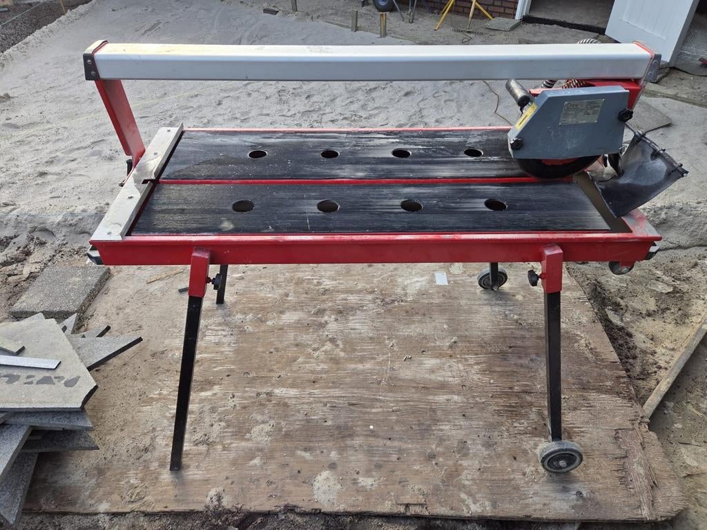 Goedwerkende Tegelzaagmachine - 93 cm zaaglengte, Doe-het-zelf en Verbouw, Gereedschap | Zaagmachines, Ophalen, Gebruikt, Overige typen