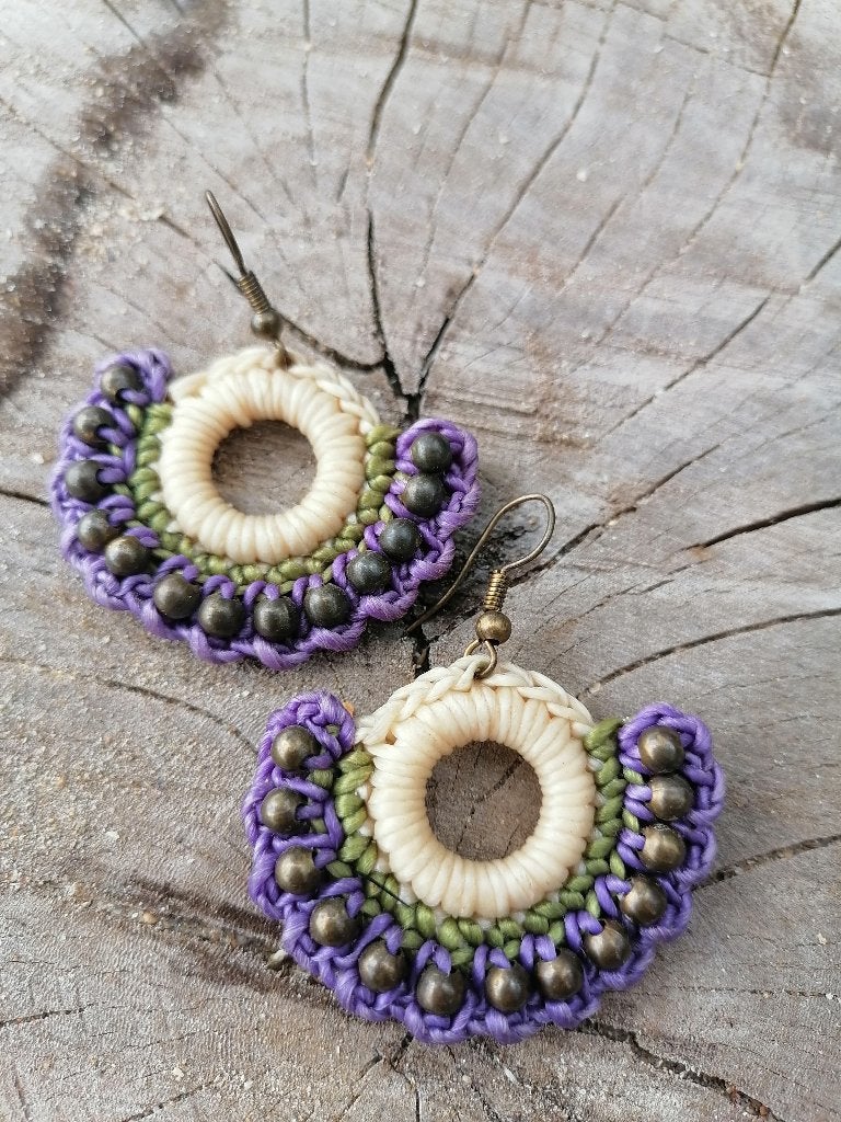 Nieuwe unieke handgemaakte oorbellen paars/wit boho stijl, Overige materialen, Hangers, Paars, Nieuw