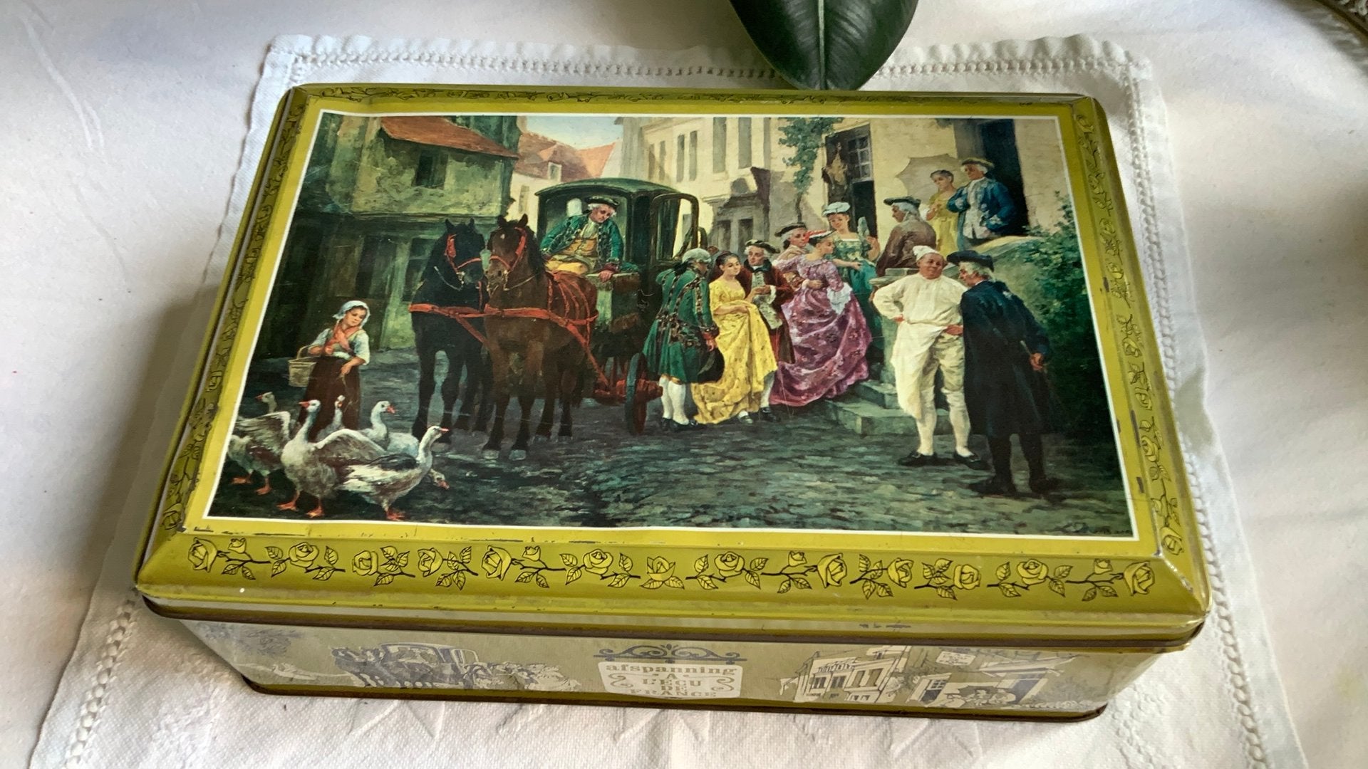 Vintage groot LONKA blik/afb. koets met publiek bij herberg, Ophalen of Verzenden, Gebruikt, Overige, Overige merken