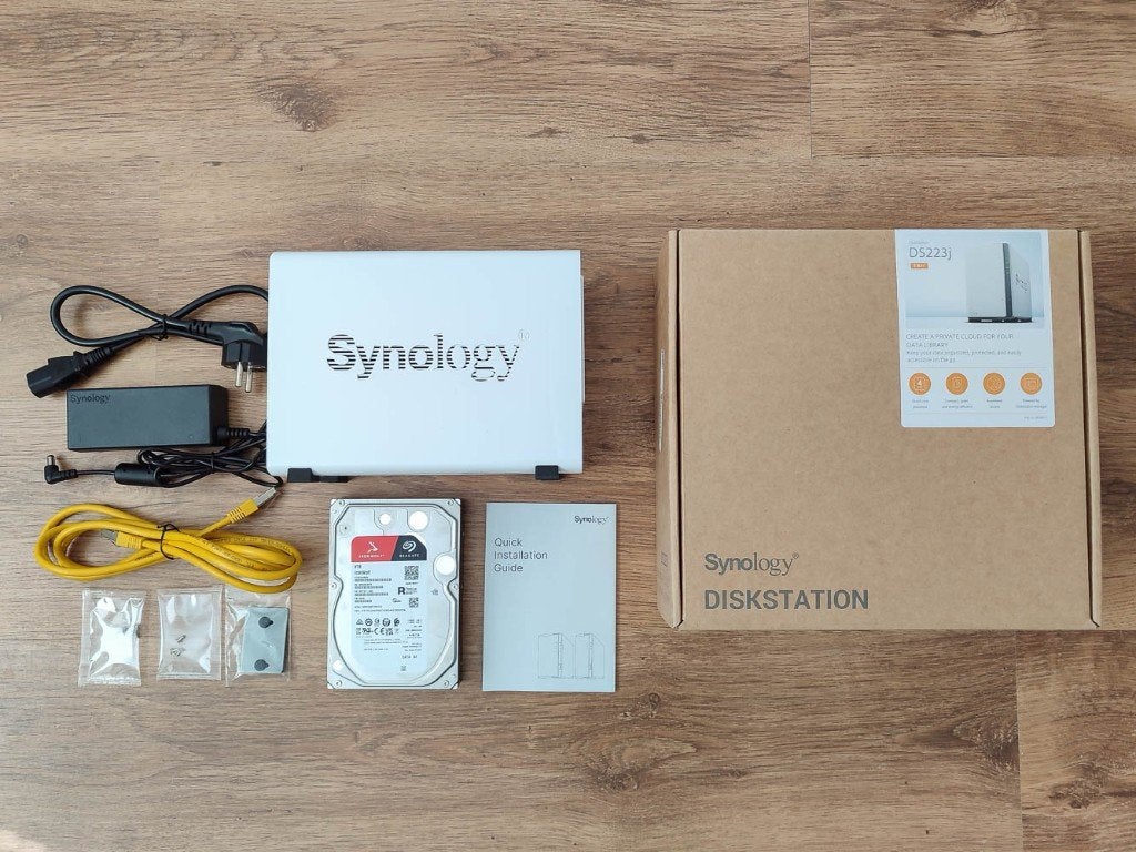 Synology DS223j nas met Seagate HDD NAS 3.5" 8TB Ironwolf, Computers en Software, NAS, Ophalen, Zo goed als nieuw
