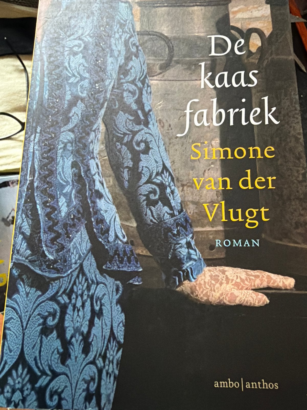 HKB.  Simone van der Vlugt - De kaasfabriek, Boeken, Historische romans, Zo goed als nieuw, Ophalen of Verzenden