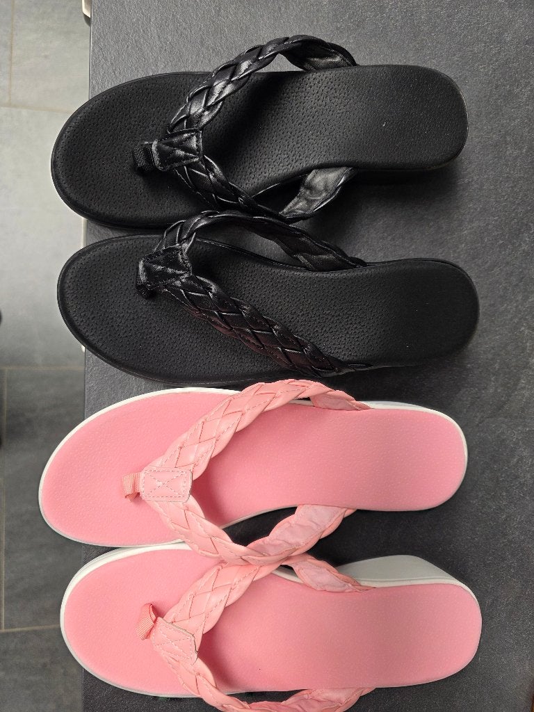 2 paar dames teenslippers nieuw, Slippers, Zwart, Nieuw, Ophalen of Verzenden