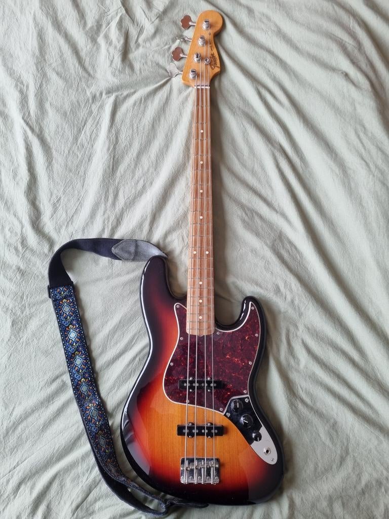 Fender Vintera '60s Jazz Bass - Zeer goede staat, Muziek en Instrumenten, Snaarinstrumenten | Gitaren | Bas, Ophalen, Zo goed als nieuw