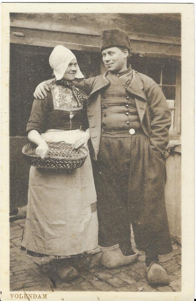 Volendam, man, vrouw, klederdracht, mand, Verzenden, 1940 tot 1960, Ongelopen, Noord-Holland