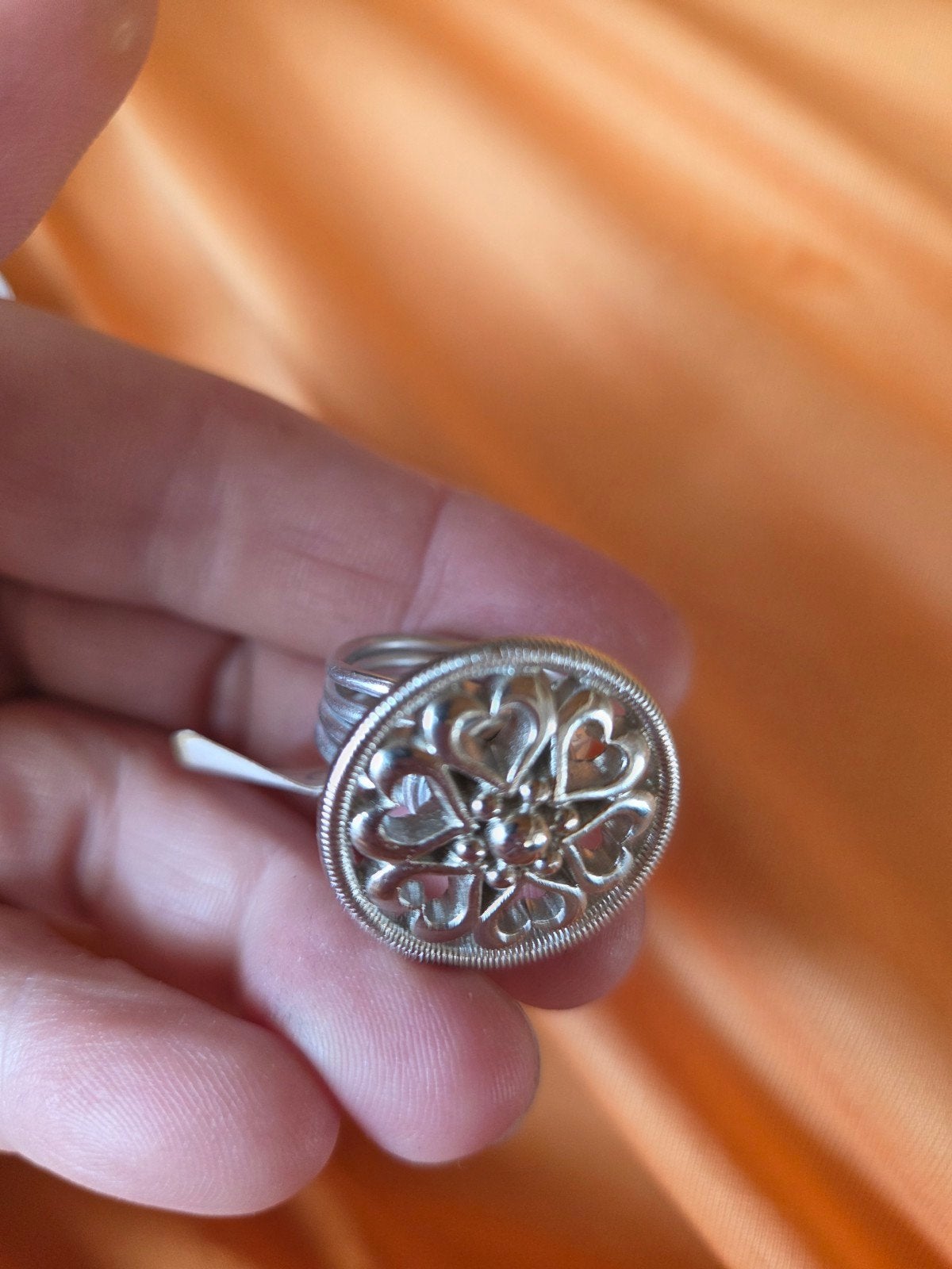 Nieuwe zilverkleurige ring met hartjesmotief, maat 17, Overige materialen, Nieuw, Ophalen of Verzenden, 17 tot 18