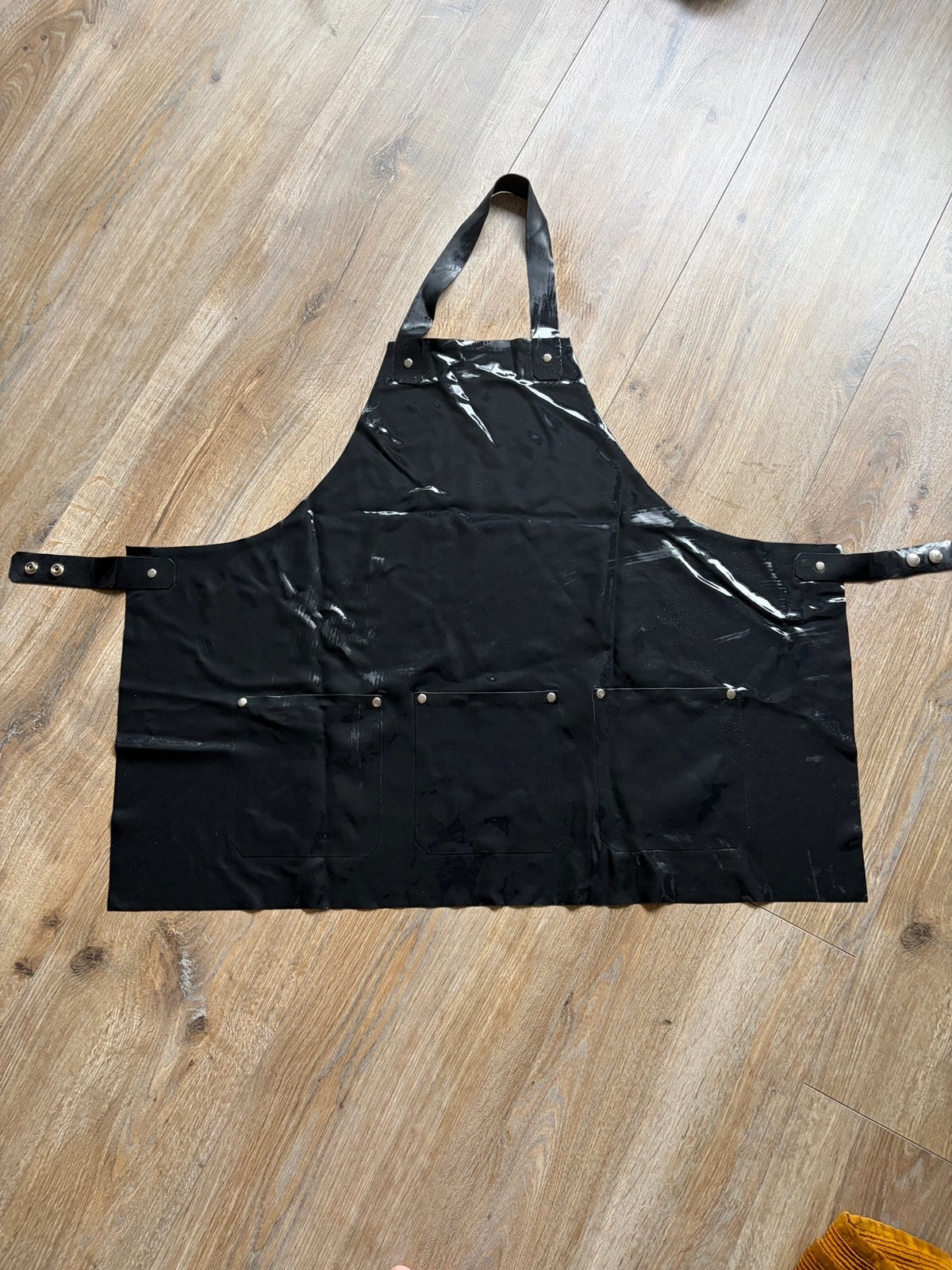Latex fetish schort voor fetishfeesten, Ophalen of Verzenden, Zo goed als nieuw