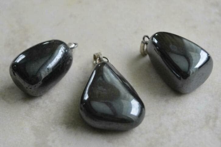 Hematiet hangers (03), Ophalen of Verzenden, Mineraal