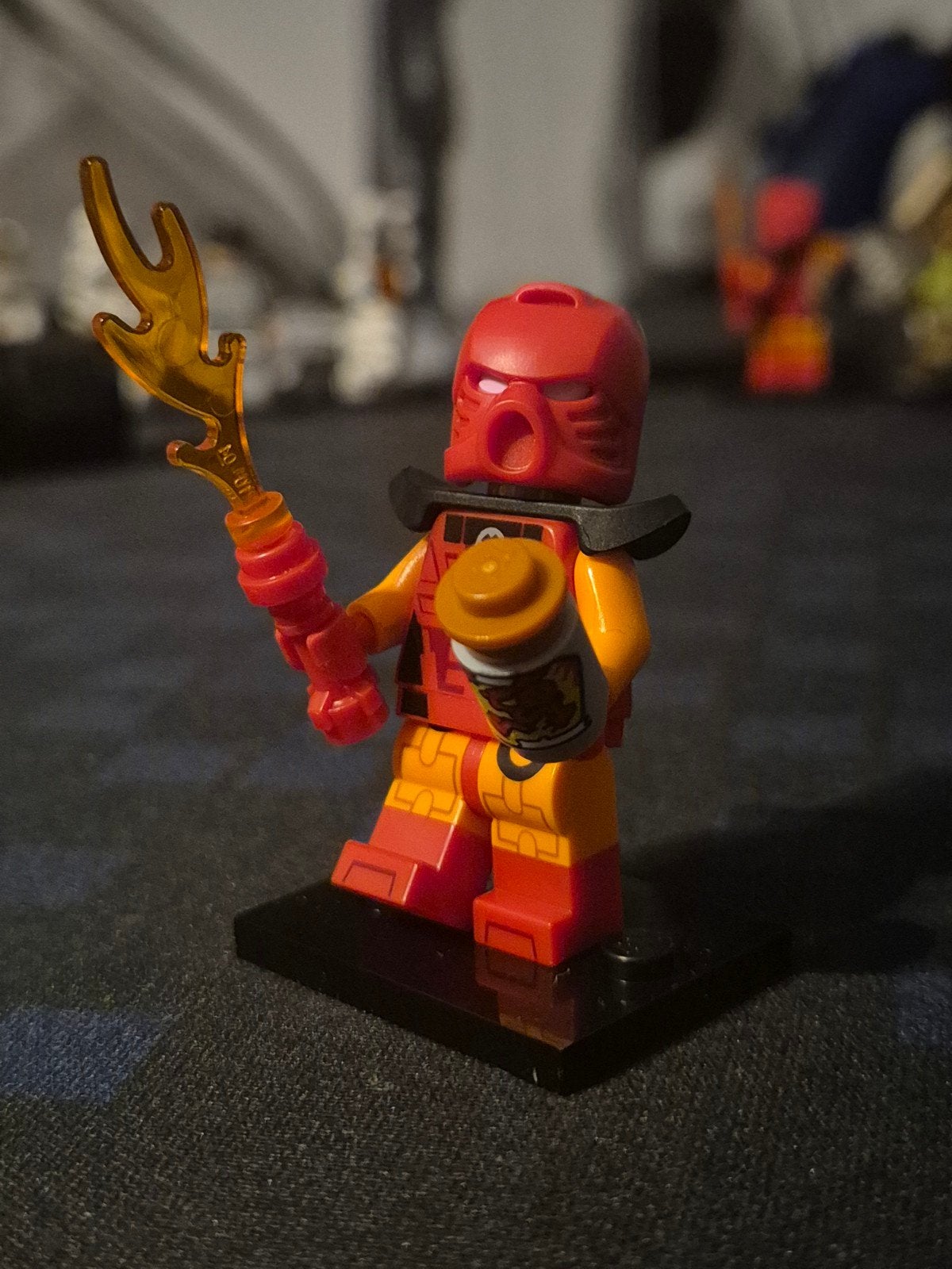 Lego Bionicle Minifiguur Tahu met Vuurzwaard, Aastvej 1, 7190 Billund, Denemarken, Zo goed als nieuw, Privacy.officer@lego.com