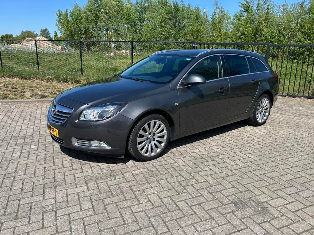 Nette goedonderhouden Insignia 1.6 turbo tourer !, Auto's, Opel, Zwart, 4 cilinders, 179 pk, Navigatiesysteem