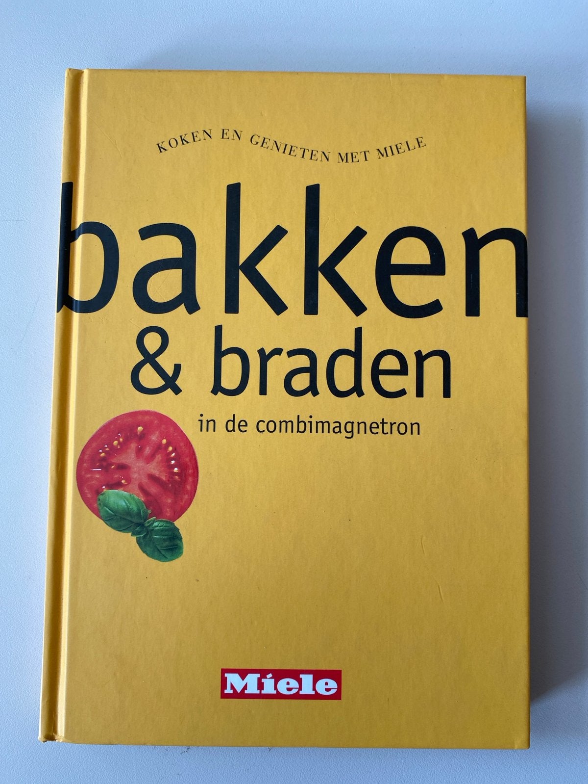 Koken en genieten met Miele: bakken & braden combimagnetron, Ophalen of Verzenden, Zo goed als nieuw, Overige gebieden, Hoofdgerechten