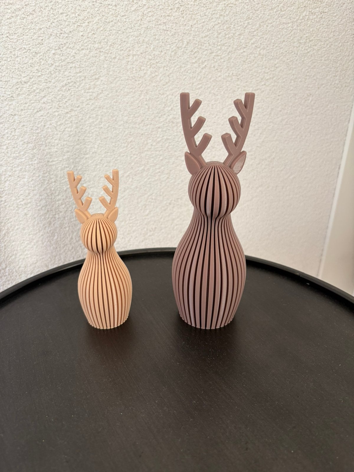 Mooie, nieuwe set van 2 kunststoffen rendiertjes, Ophalen of Verzenden, Nieuw, Beige, Kunststof