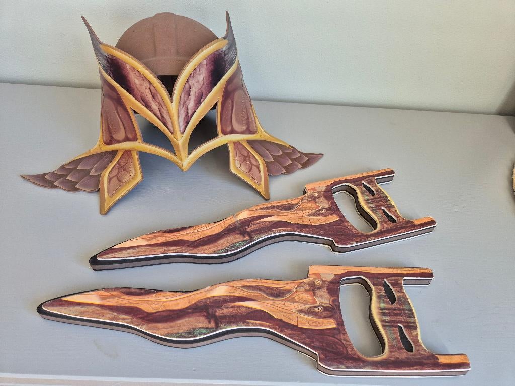 Raveleijn Joost accessoires (zwaarden en helm), Verzamelen, Ophalen, Gebruikt, Kleding