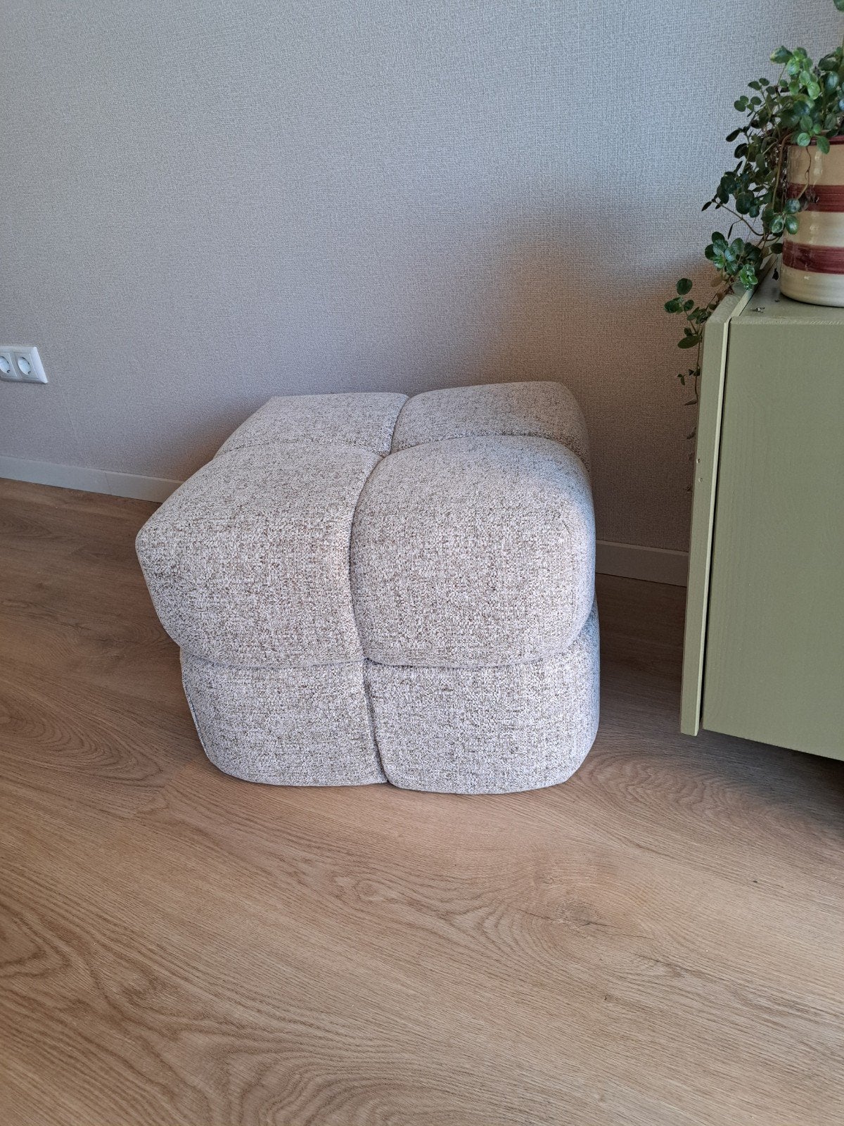 poef hocker kwantum, Huis en Inrichting, Ophalen, Zo goed als nieuw
