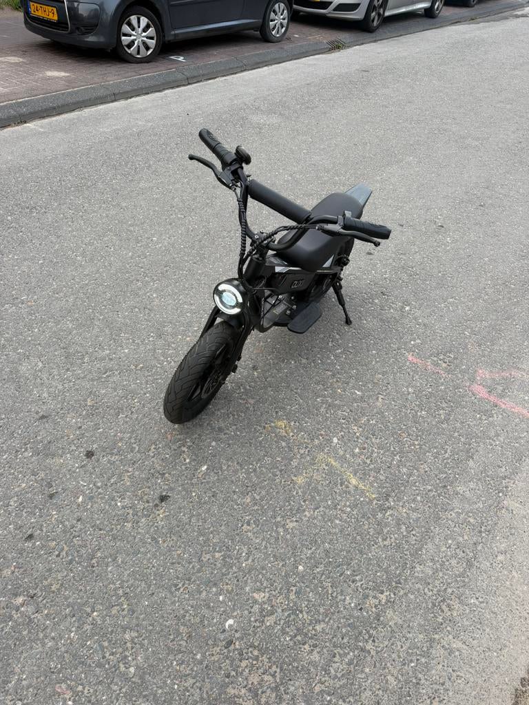 Ouxi S73 zo goed als nieuw, Fietsen en Brommers, Steps, Ophalen of Verzenden, Zo goed als nieuw, Elektrische step (E-scooter)