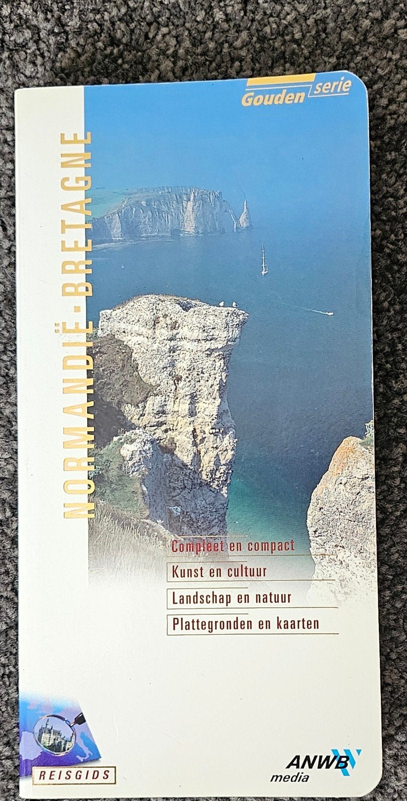 Reisgids Normandië-Bretagne - ANWB Gouden Serie, Boeken, Reisgidsen, Gelezen, Europa, Ophalen of Verzenden, Gjelt de Graaf, Els Hogendoorn