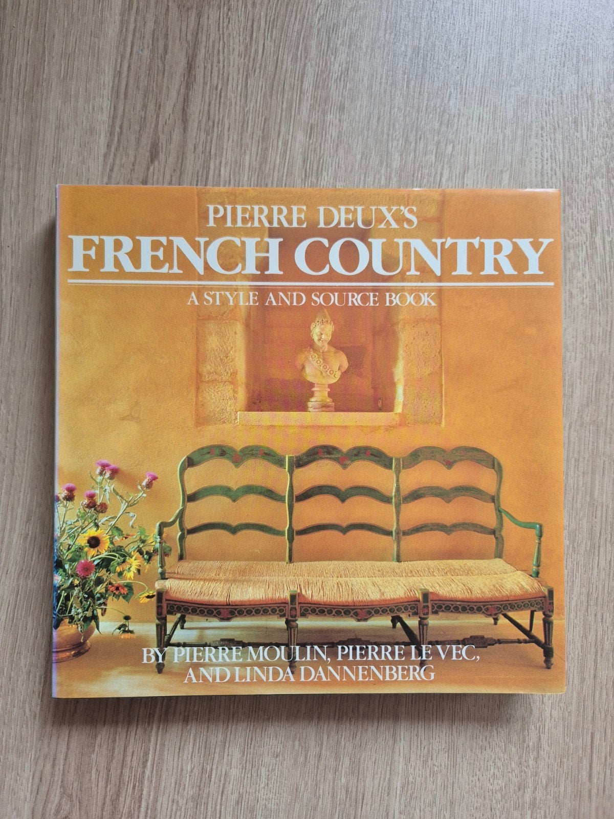 Pierre Deux's French Country: A Style and Source Book (Hardc, Ophalen of Verzenden, Zo goed als nieuw, Architecten