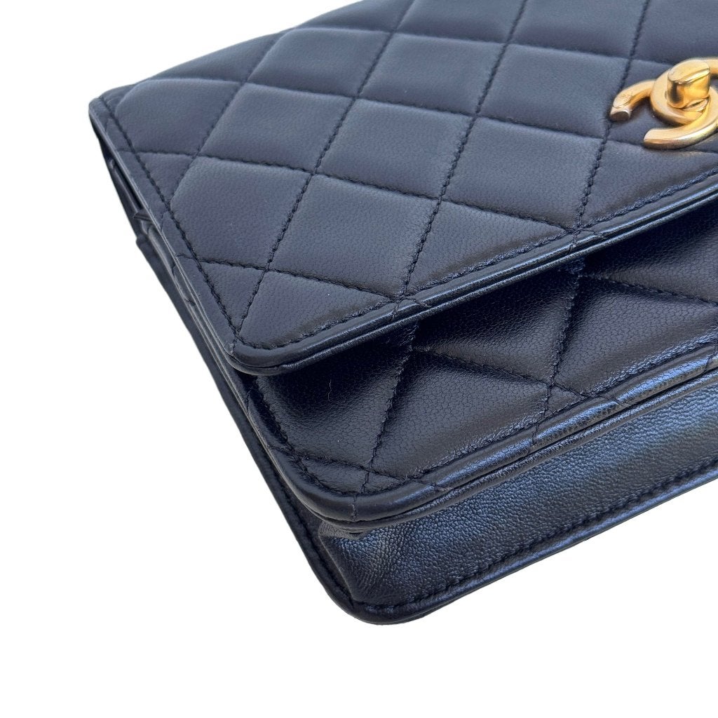Chanel coco pearl crush woc wallet on chain lamsleer tas ghw image 7