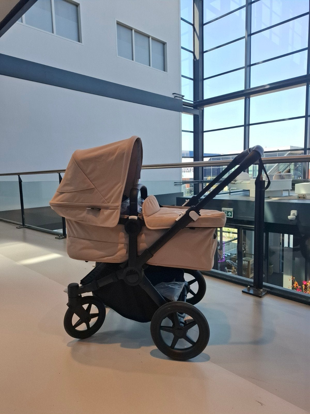 Bugaboo Donkey 5 Kinderwagen - Desert Taupe Showmodel, Ophalen of Verzenden, Zo goed als nieuw