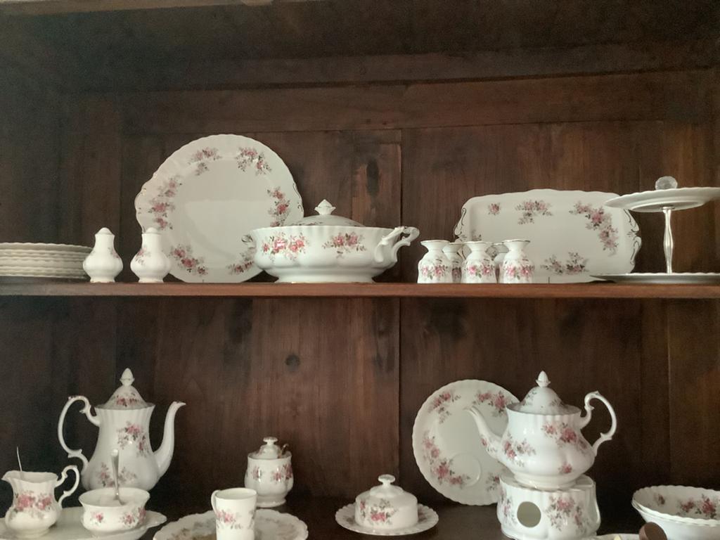 Prachtig servies royalalbert, Ophalen